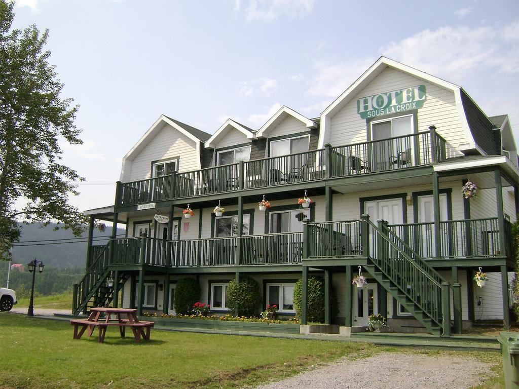 Hotel Sous La Croix 152725 Tadoussac Exterior foto