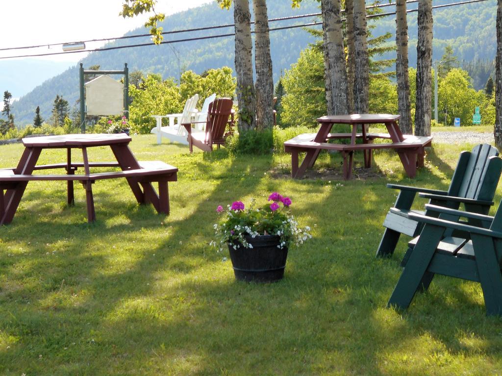 Hotel Sous La Croix 152725 Tadoussac Exterior foto